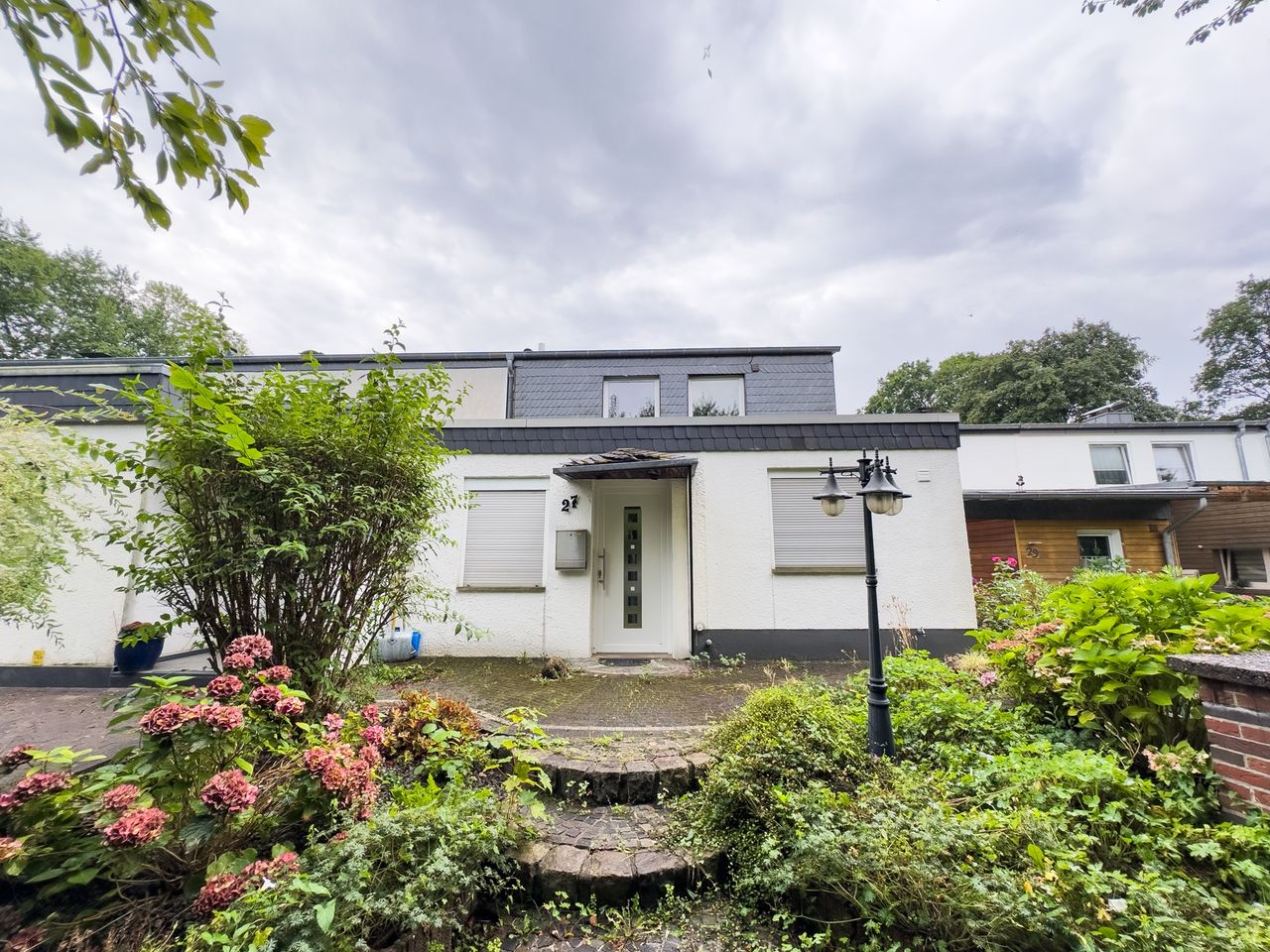 Reihenmittelhaus mit Keller Garten und Garage