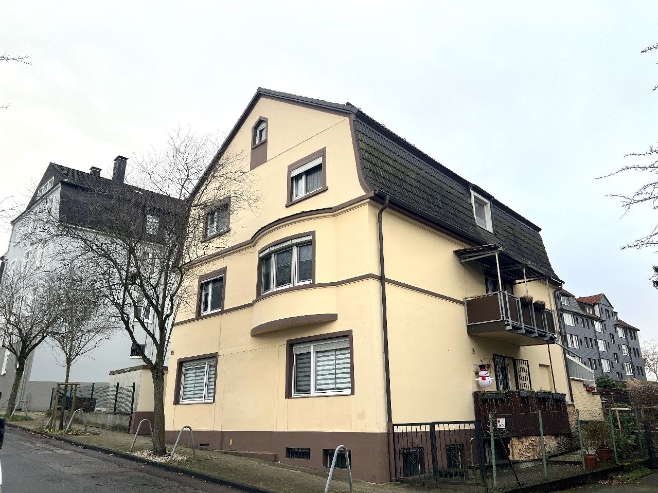 Gepflegtes Dreifamilienhaus in einer Nebenstraße