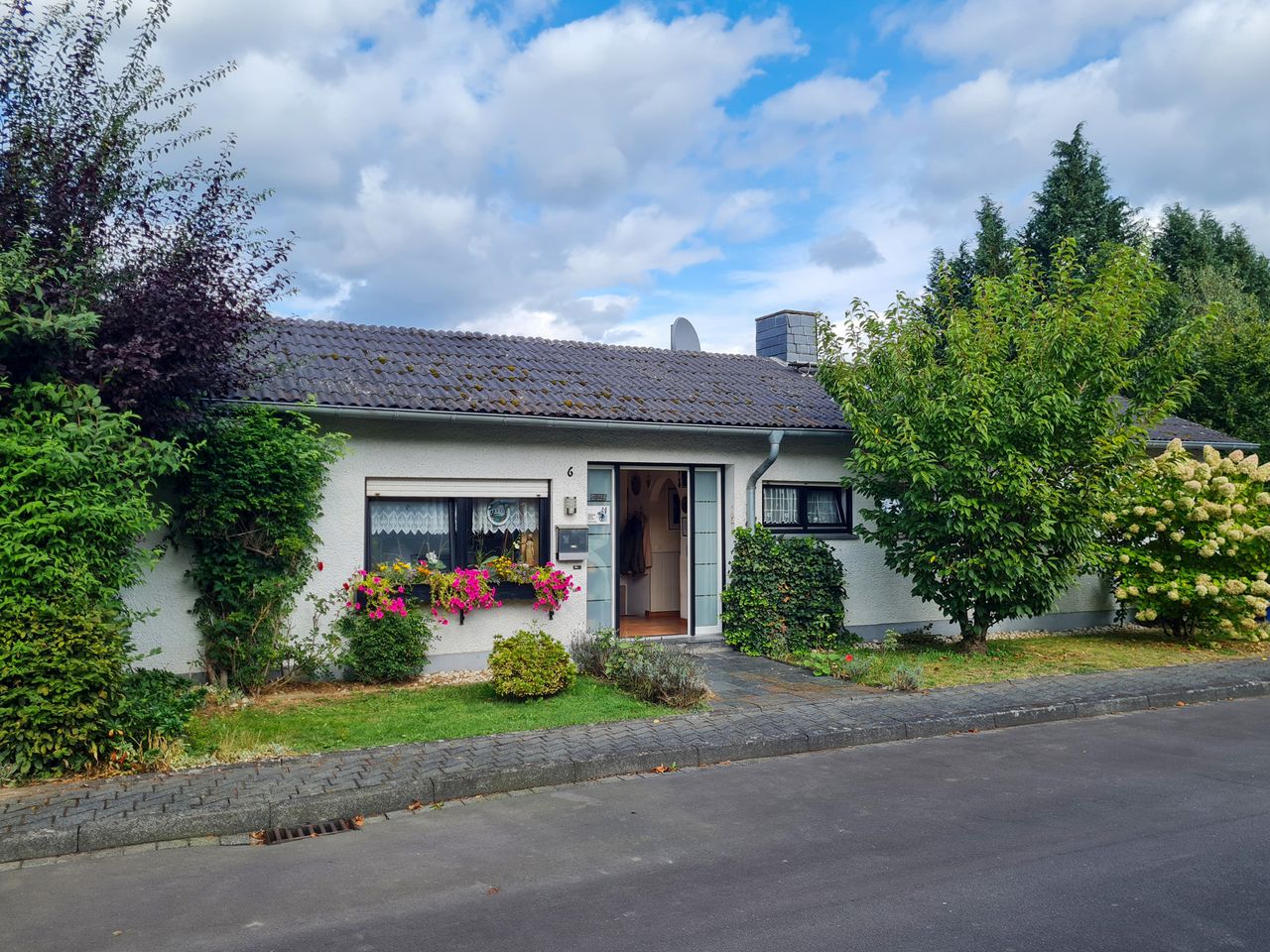 *PREISREDUZIERT* Gepflegter Bungalow mit großem Grundstück und Blick ins Grüne zu verkaufen!