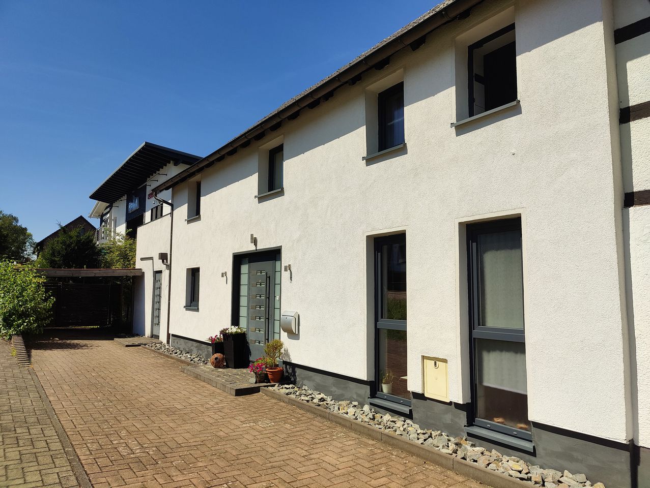 Moderne Doppelhaushälfte mit Carport und Dachterrasse mit herrlichen Ausblick!